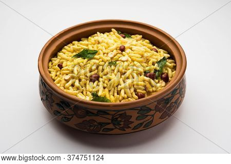 Puffed Rice Chivda Or Maharashtrial Bhadang Chiwda Served In A Plate
