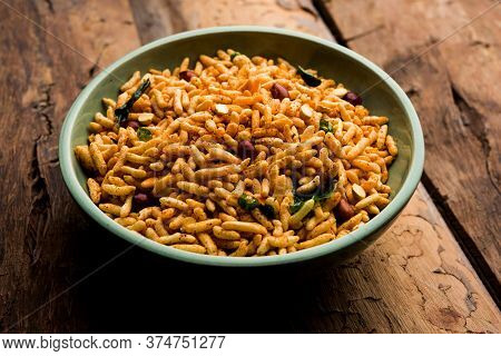 Puffed Rice Chivda Or Maharashtrial Bhadang Chiwda Served In A Plate