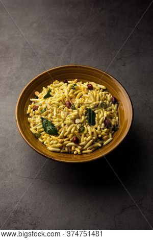 Puffed Rice Chivda Or Maharashtrial Bhadang Chiwda Served In A Plate