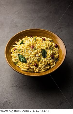 Puffed Rice Chivda Or Maharashtrial Bhadang Chiwda Served In A Plate