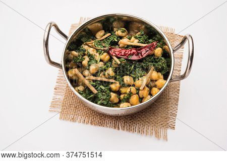 Spinach Chickpea Dry Curry / Palak Chana Sukhi Masala Sabzi