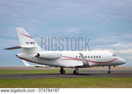 Avalon, Australia - February 28, 2015: Dassault Falcon 2000ex Business Jet Vh-wio Taxiing At Avalon 