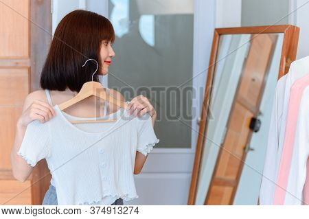 Asian Woman Dress-up At Home. Lifestyle In The Bedroom. Social Distancing And Self-quarantine.