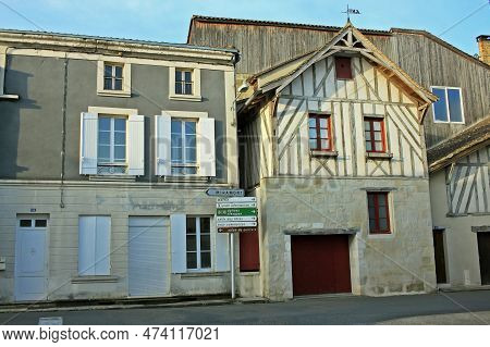 Allemans-du-dropt, France - 26 March 2022: Allemans-du-dropt Is A Commune Of The Lot-et-garonne Depa