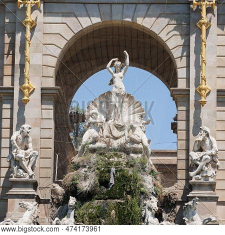 Barcelona, Spain - August 2022: Detail Of The Fountain Designed By Josep Fontserè Inside The Parc De