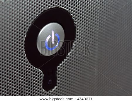 Tlačítko napájení v perforovaného kovu ze strany