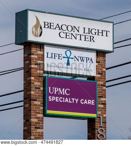 Warren, Pennsylvania, Usa April 7, 2023 Health Care Signs Along Market Street On A Spring Day