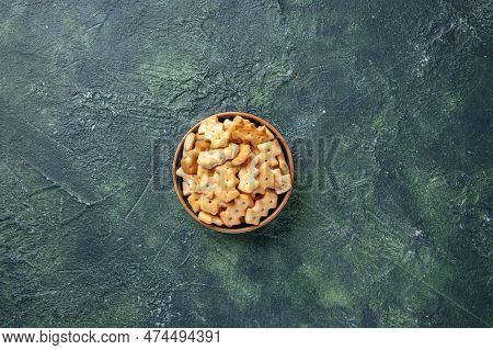 Top View Little Salted Crackers Inside Plate On Dark Background Crisp Color Snack Cips Salt Pepper B