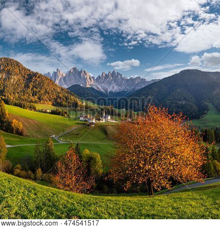 Autumn Evening Santa Magdalena Famous Italy Dolomites Village View In Front Of The Geisler Or Odle D