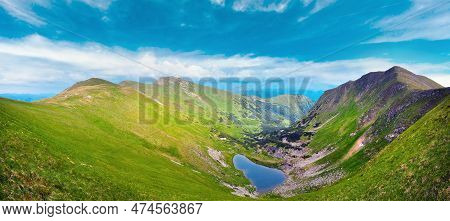 Alpine Lake Brebeneckul On Summer Mountain Ravine (ukraine, Chornogora Ridge, Carpathian Mountains).