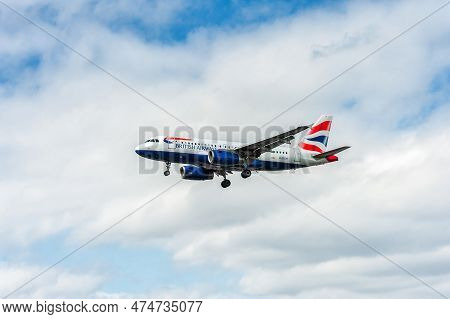 London, England - August 22, 2016: G-euoh British Airways Airbus A319 Landing In London Heathrow Int