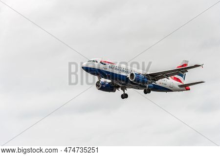 London, England - August 22, 2016: G-eupr British Airways Airbus 319 Landing In London Heathrow Inte