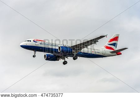 London, England - August 22, 2016: G-euum British Airways Airbus A320 Landing In London Heathrow Int