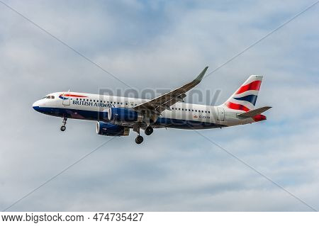 London, England - August 22, 2016: G-euyr British Airways Airbus A320 Landing In London Heathrow Int