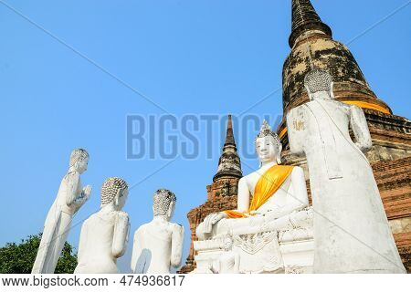 Beautiful View Of The Pagodas And Buddhas Of Ayutthaya Ruins, At Wat Ratchaburana And Wat Phra Si Sa
