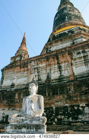 Beautiful View Of The Pagodas And Buddhas Of Ayutthaya Ruins, At Wat Ratchaburana And Wat Phra Si Sa