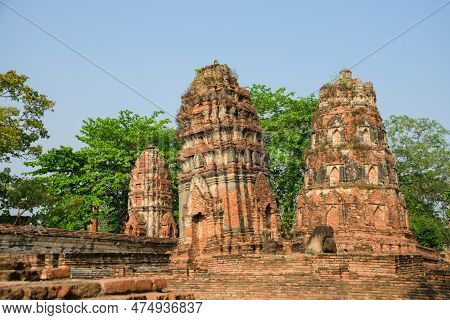 Beautiful View Of The Pagodas And Stupas Of Ayutthaya Ruins, At Wat Ratchaburana And Wat Phra Si San