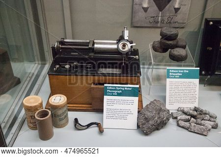 Fort Myers, Florida - April 8, 2023: Edison Spring Phonograph At The Edison And Ford Winter Estates.