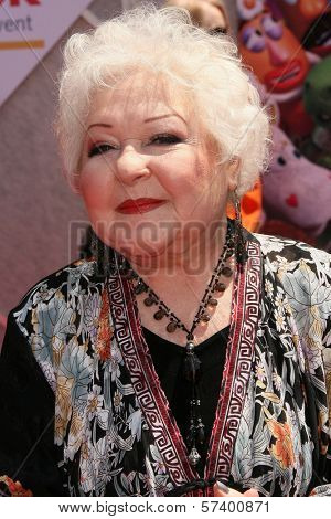 Estelle Harris at the 