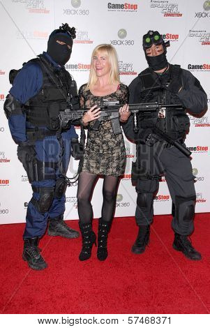 Jennifer Elise Cox  at the Game Stop and XBOX 360 Premiere of 