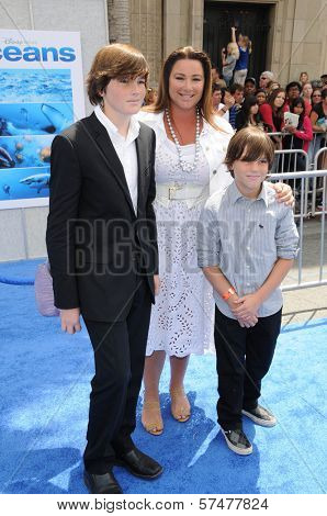 Keely Shaye Smith and Children at the 