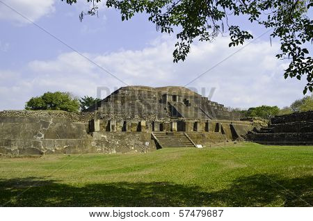 Mayan ruins at Tazumal
