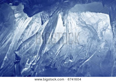 blau Eishöhle