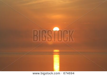 Sonnenaufgang an einem trüben Tag