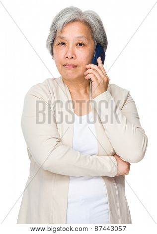 Maure woman talk to mobile phone