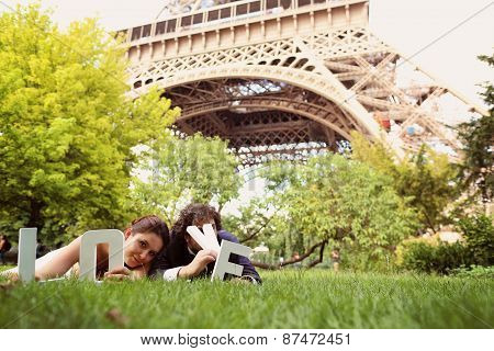 groom and bride in Paris