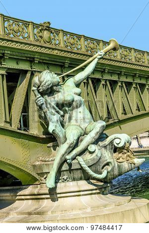 Sculpture At Pont De Grenelle - Paris