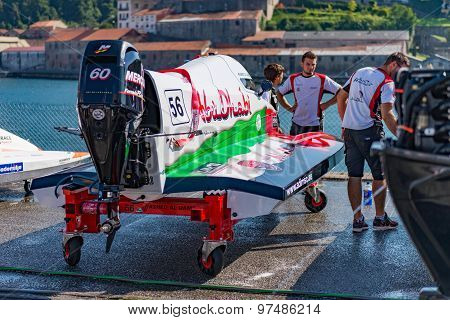 Team Abu Dhabi Boat Preparations