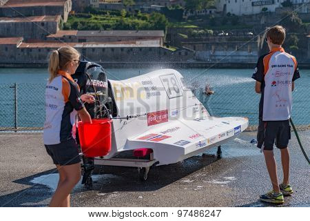 Team Emic Boat Preparations