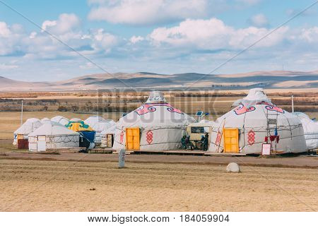 20140924_inner Mogolia,china ,group Of Yurts In Mongolia Grassland With Blue Sky,horizontal
