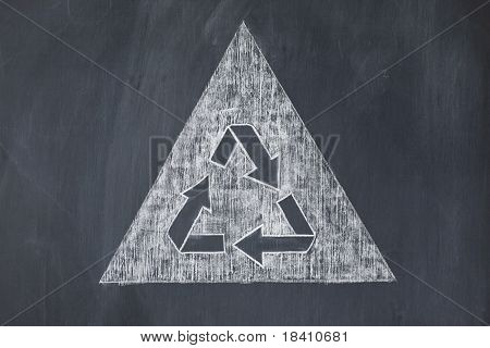 Recyklované Symbol na bílém pozadí na tabuli