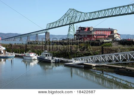 Astoria bro & gamle cannery hotel.