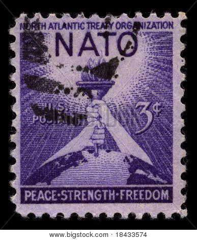USA - CIRCA 1950: Een stempel gedrukt in de Verenigde Staten toont foto van de gewijd aan de NAVO circa 1950.
