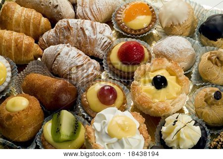 detail podnos smíšených cukrárna