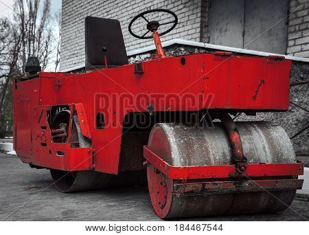 Road roller for repair of roads and construction of new road sections