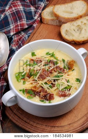 Creamy Loaded Baked Potato Soup with Bacon and Cheesegreen onions