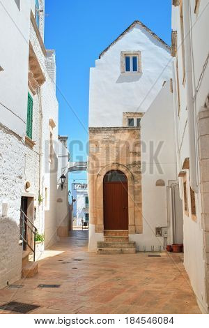 Characteristic alleyway of Locorotondo. Puglia. Southern Italy.