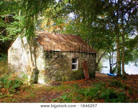 Bothy en Eilan Gorm Loch Ard