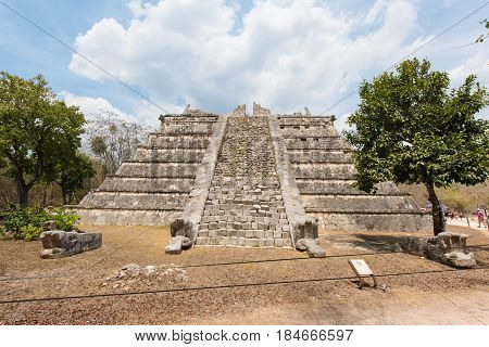 El Osario o Tumba del Gran Sacerdote. Archaeological Site of the Ancient Mayan Ruins, Chichen Itza, Yucatan, Mexico