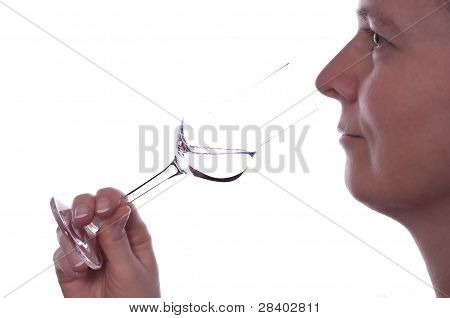 Nainen haisi lasi hedelmiä Schnaps