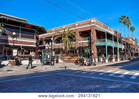 Ybor City Tampa Bay, Florida. January 19 , 2019  Woman Recording Image Of Guitarist And Violinist On