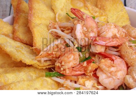 Popular Thai Recipe,pad Thai With Prawn And Crisy Wonton ,bean Sprouts Call Pad Tai Keaw Krob Kung S