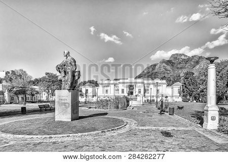 Cape Town, South Africa, August 17, 2018: The South African National Gallery, With A Statue Of Gener