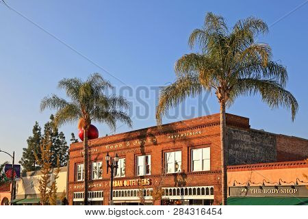 Pasadena, Los Angeles, Ca, Usa - Dec. 20, 2008: Historic Colorado Boulevard At Pasadena Avenue In Ol