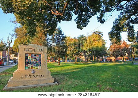 Pasadena, Los Angeles, Ca, Usa - Dec. 20, 2008: Central Park In Old Pasadena, Greater Los Angeles Ar