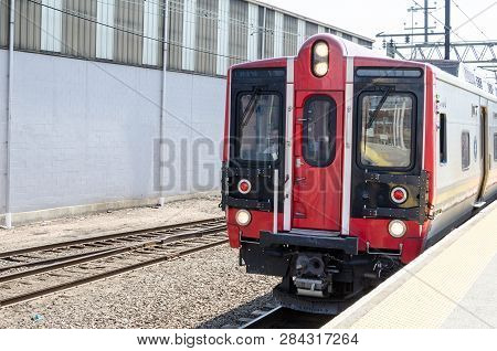 April 16 2018 - New Haven, Ct: The Long Island Railroad Commuter Train Pulls Into A Union Station Tr